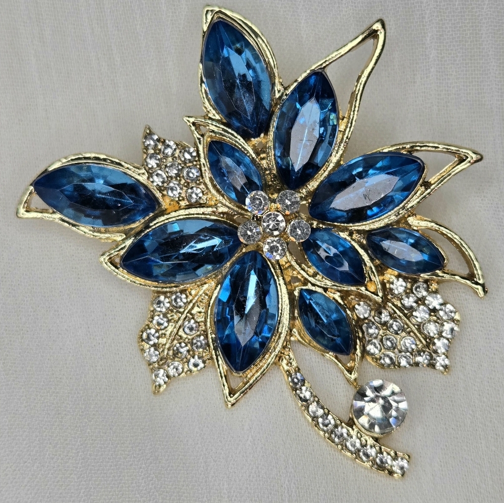 Blue Vintage-look Flower Broach Pin